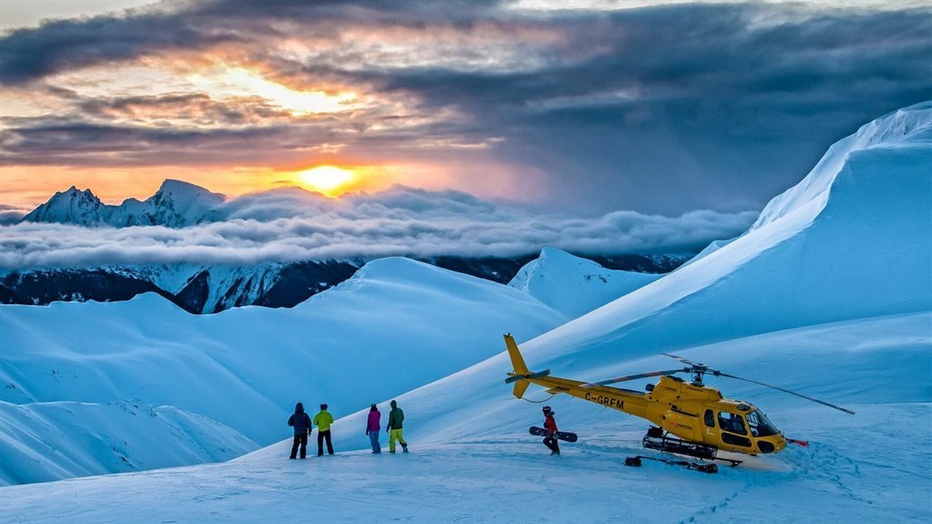 Heliskiing patí mezi adrenalinové druhy sportovní zábavy.