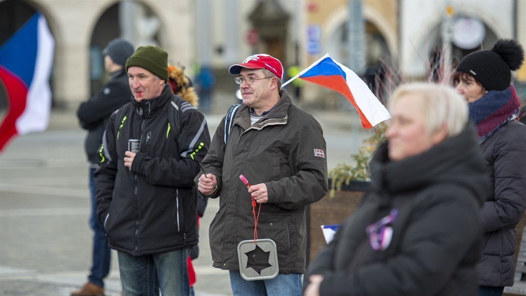 Demonstrace proti omezením, která v souasnosti platí na území R kvli...