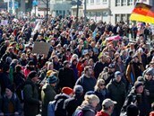 Nkolik tisíc lidé se zúastnilo protestu proti koronavirovým restrikcím.