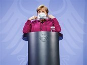 Grilování Merkelové. Před poslanci vypovídala k vyšetřování pádu finanční společnosti Wirecard