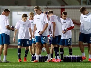 Fotbalist Norska protestovali npisy na triku