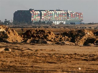 Suezem ron propluje 30 procent veker kontejnerov dopravy a obecn jm...