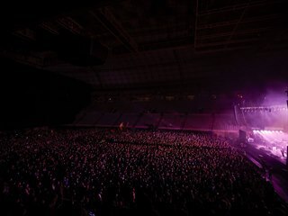 Na koncert v Barcelon pilo 5000 lid, vichni mli negativn test covid-19.