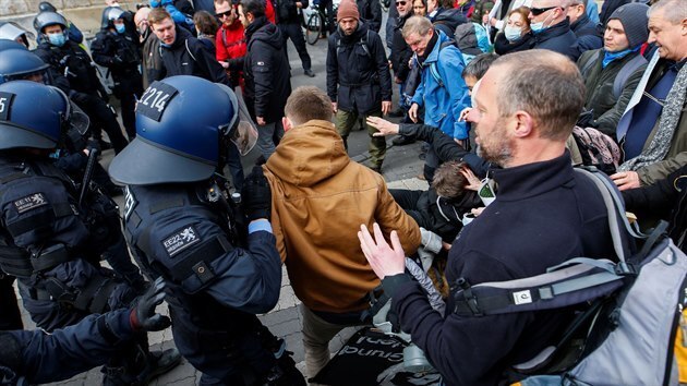 Dolo i na stety s policií.