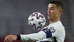 VIDEO: Ronaldo v zvru zpasu ctil kivdu od rozhodho. Vzteky zahodil kapitnskou psku