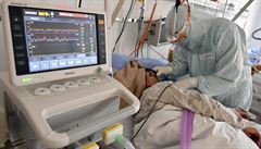 Lidé v nemocnicích dýchají bez problémů, kyslíku je dost. Poptávka po něm je stále extrémní