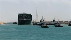 Suezský průplav je opět volný. Uvízlou loď, která ho blokovala skoro týden, se podařilo vyprostit