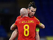Wales - esko (Williams a Bale slaví výhru)