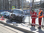 Nehoda u tramvajové zastávky Vojenská nemocnice si vyádala nkolik zranných.