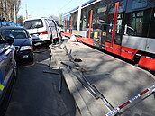 Provoz tramvají u místa nehody byl obousmrn omezen.