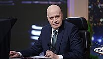 Trifonov, televizn� moder�tor a hudebn�k, zalo�il protestn� stranu ITN.