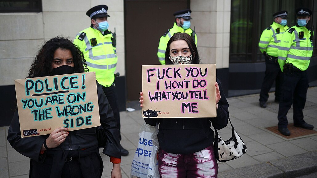 Protesty proti policii v Londýn.