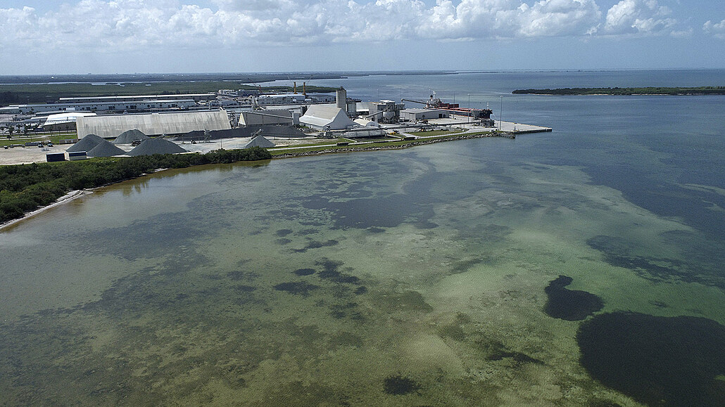 Nádrž Piney Point na Floridě. Hrozí, že by toxická voda by mohla zaplavit...