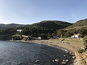 K Platja de la Pelosa vede zaprá�ená polní cesta