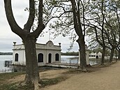 Promenáda u jezere osázená platany. Banyoles, �pan�lsko