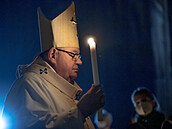 Velikononí vigilii v katedrále svatého Víta na Praském hrad celebroval...