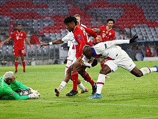 Bayern vs. PSG: hostujc Keylor Navas chyt anci Kingsleyho Comana.