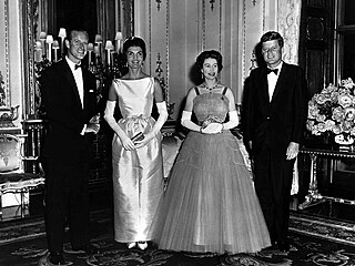 Krlovsk rodina s tehdejm prezidentem USA Johnem F. Kennedym a jeho chot v...