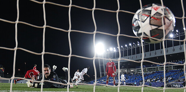 Real Madrid vs. Liverpool: Vinicius Junior podruh pekonv Alissona.