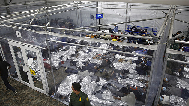 Nezletilí migranti v deten�ním centru v Texasu.