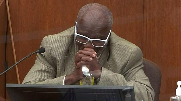 Charles McMillian vypodíval jako sv�dek u soudu s expolicistou Derekem...