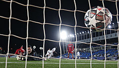Real Madrid vs. Liverpool: Vinicius Junior podruhé překonává Alissona.