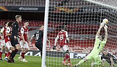 Arsenal vs. Slavia, Evropská liga: Tomá� Hole� práv� p�ekonává Lena.