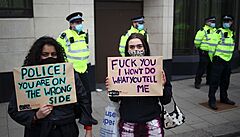 Protesty proti policii v Londýně.