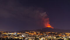 Italský vulkán Etna ve čtvrtek do ovzduší nad východní Sicílii opět vypustil... | na serveru Lidovky.cz | aktuální zprávy