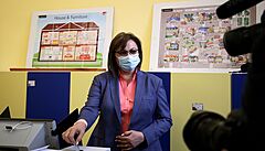Kornelia Ninova, �éfka Socialistické strany, u voleb.