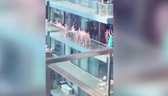 VIDEO: Policie v Dubaji zatkla jedenct Ukrajinek za prostopnost. Nah pzovaly na balkon