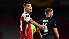 Zálo�ník Arsenalu Granit Xhaka p�i zápase se Slavií v Londýn�.