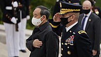 Japonsk premir Joihide Suga se dnes stal prvnm svtovm ldrem, kter...