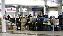Odlet vyhoštěných ruských diplomatů z ruzyňského letiště.