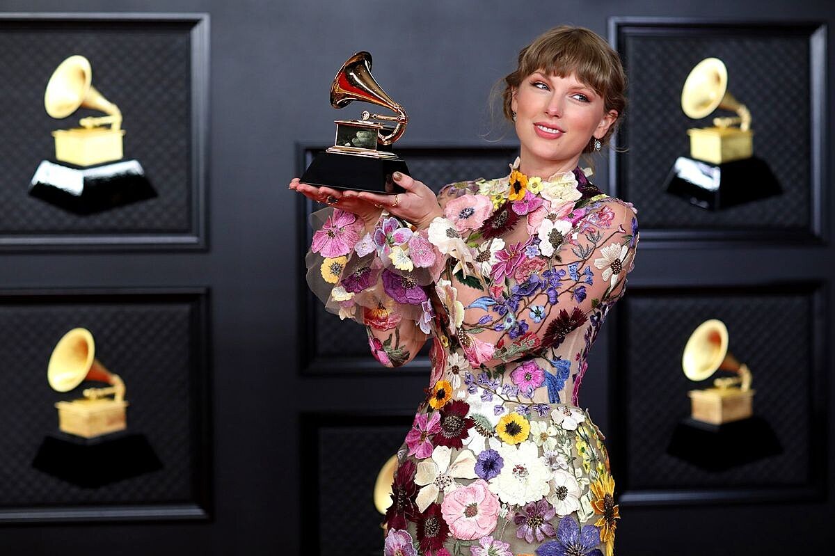 Cenu Album roku získala Taylor Swiftová za lockdownové album Folklore.