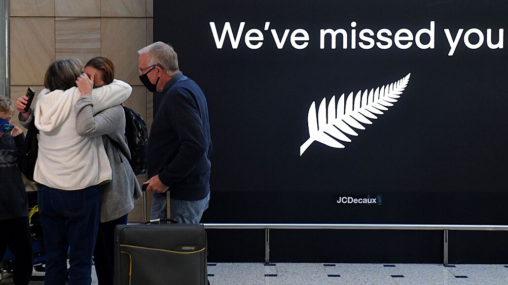 Na letišti ve Wellingtonu čekaly davy lidí na své blízké.