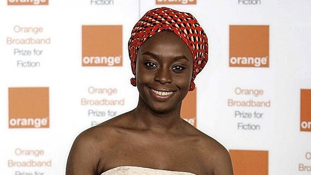 Nigerijsko-americká spisovatelka Chimamanda Ngozi Adichieová se stala i vlivnou...