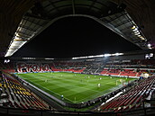 Slavia - Arsenal. Stadion v Edenu ped zápasem.