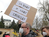 Protest ped ruskou ambasádou.