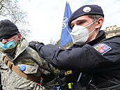 Protest ped ruskou ambasádou po odhalení kauzy Vrbtice.