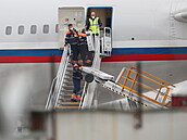 Rusko poslalo pro své diplomaty irokotrupé letadlo Iljuin 96-300, které je...