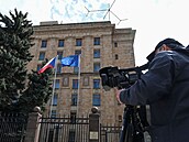 Rusko v odvetě vyhostí 20 zaměstnanců české ambasády. Vláda pro ně pošle speciál