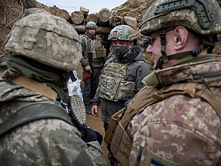 Ukrajinsk prezident Zelenskyj na front v Donbasu.