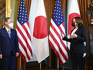 Viceprezidentka Kamala Harris a japonsk premir Joihide Suga v Blm dom.