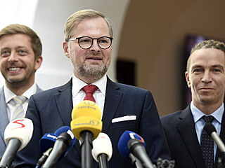 Petr Fiala (uprosted) z ODS s hlavnmi postavami spolen koalice Pirt a...