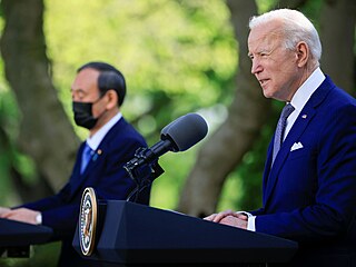 Prezident USA Joe Biden a japonsk premir Joihideh Suga v Blm dom.