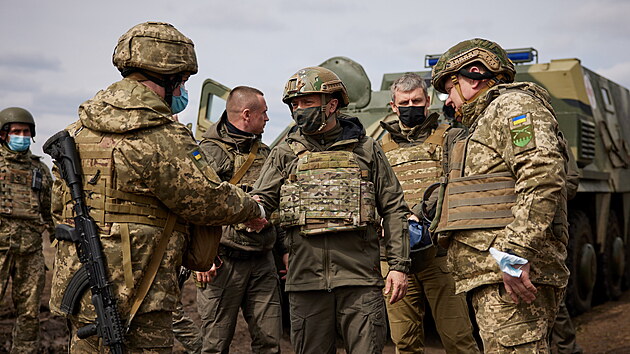 Prezident Ukrajiny Volodymyr Zelenskyj v minulých dnech navtívil bojovou...