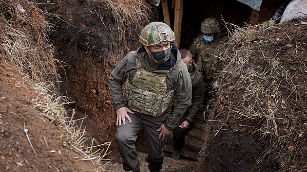 Ukrajinský prezident Zelenskyj na front v Donbasu.