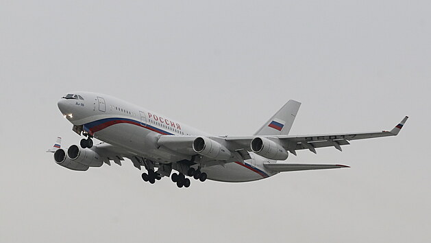 Letadlo, které odvezlo vyhotné ruské diplomaty.
