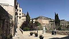 Cuenca - pohled do údolí eky Huécar a na bývalou pevnost. Dnes je tam archiv